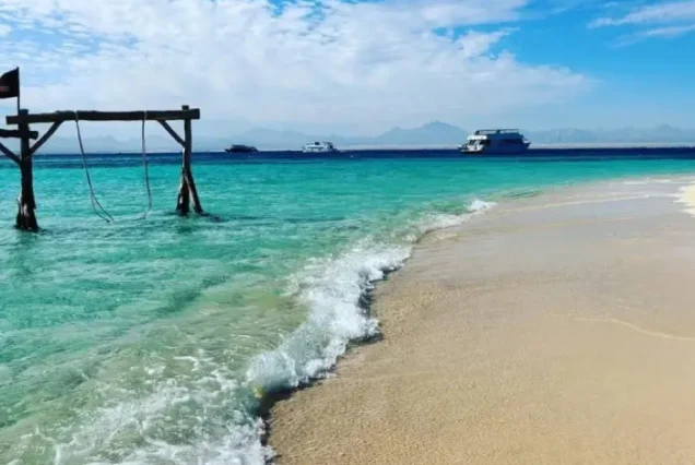 Crystal clear water and coral reefs at Hula Hula snorkeling spot.