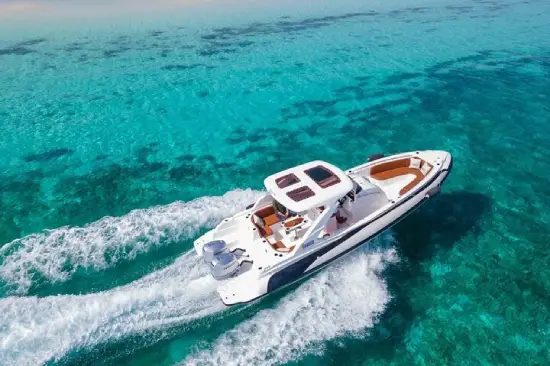 Premium private speedboat tour Hurghada rental for exclusive family excursions